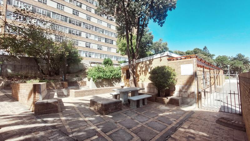 1 Bedroom Property for Sale in Loevenstein Western Cape